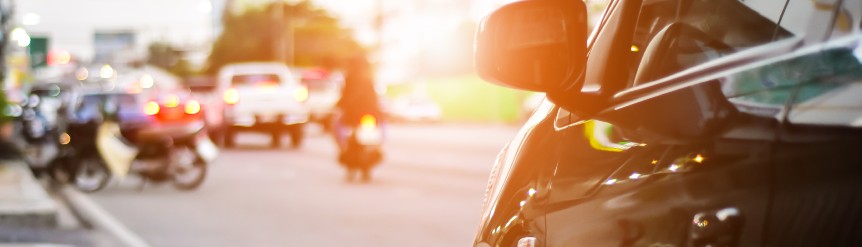 Desde 2026, la baliza V16 conectada a la DGT es obligatoria en todos los vehículos y sustituye a los triángulos de emergencia. Te explicamos qué requisitos técnicos debe cumplir el dispositivo, cuándo pueden multarte y qué ocurre si utilizas una baliza no homologada o sin conectividad válida.