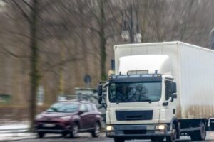 prohibido adelantar camiones